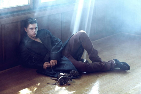 Evan Peters pic #742919