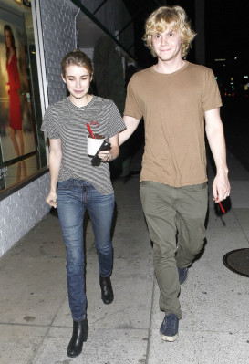Evan Peters pic #737439