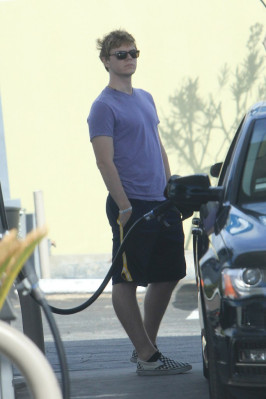 Evan Peters pic #740862