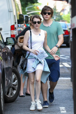 Evan Peters pic #735115