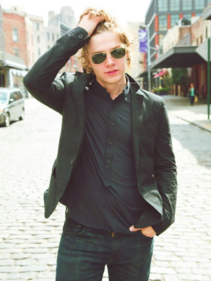 Evan Peters pic #742921