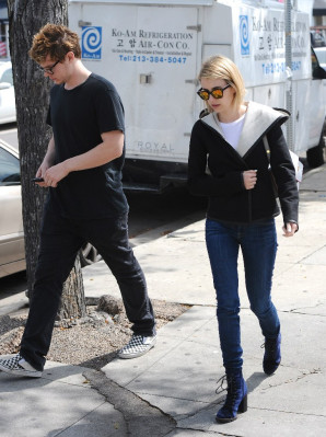Evan Peters pic #738873