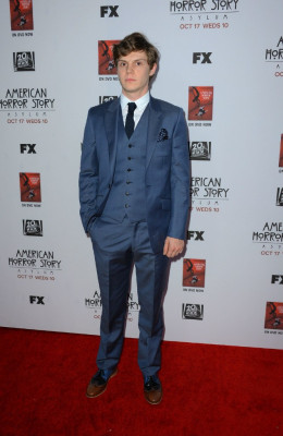 Evan Peters pic #733933