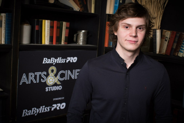 Evan Peters pic #742933