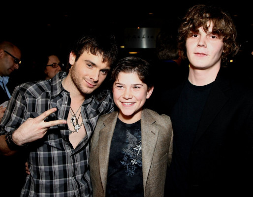 Evan Peters pic #733923