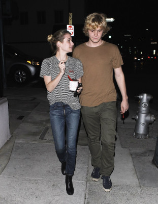 Evan Peters pic #737442