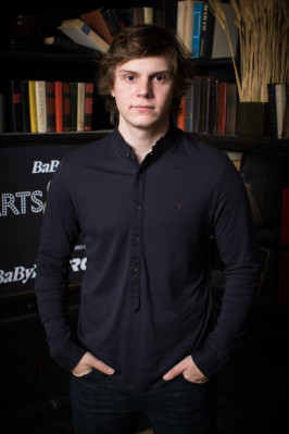 Evan Peters pic #742926