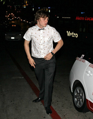 Evan Peters pic #740860