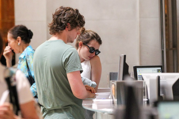 Evan Peters pic #737467