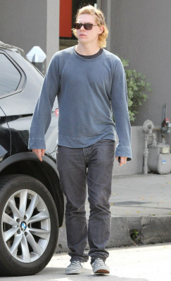 Evan Peters pic #738466