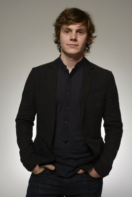 Evan Peters pic #742939