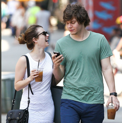 Evan Peters pic #735105