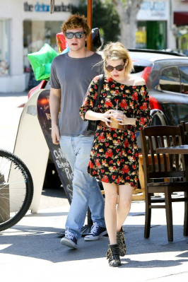 Evan Peters pic #737016
