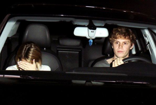 Evan Peters pic #730089