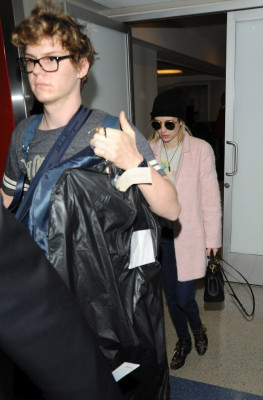 Evan Peters pic #730082