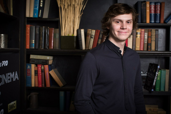 Evan Peters pic #742934