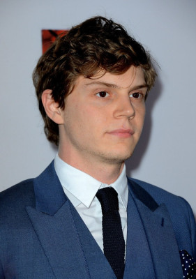 Evan Peters pic #733926