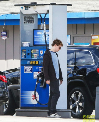 Evan Peters pic #738872