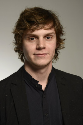 Evan Peters pic #742935