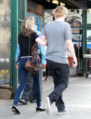 Evan Peters pic #738451