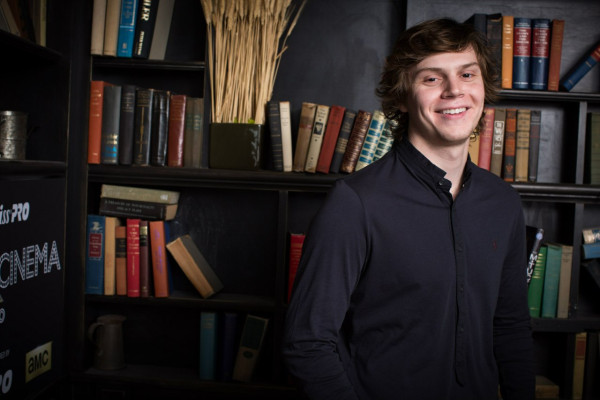 Evan Peters pic #742923