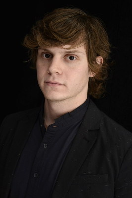 Evan Peters pic #742929