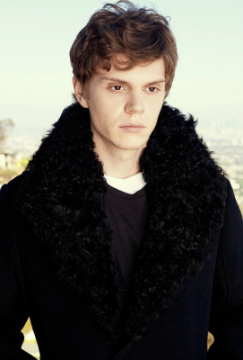 Evan Peters pic #742917