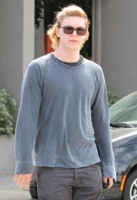 Evan Peters pic #738467