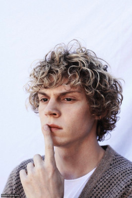 photo 20 in Evan Peters gallery [id746392] 2014-07-06 00:00:00
