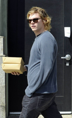 Evan Peters pic #738470