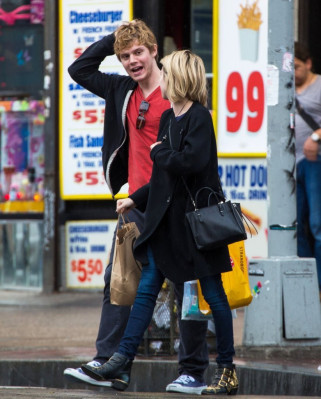 Evan Peters pic #740869