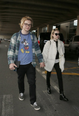 Evan Peters pic #738469