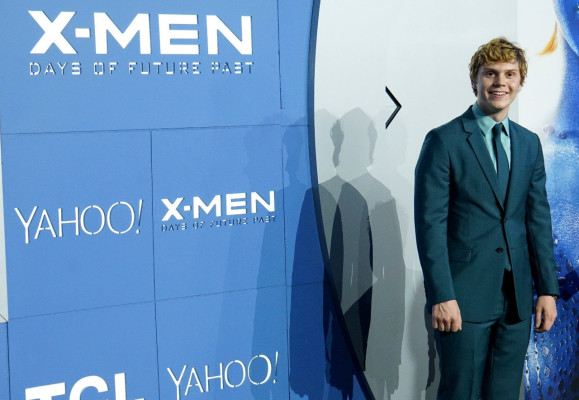 Evan Peters pic #730234