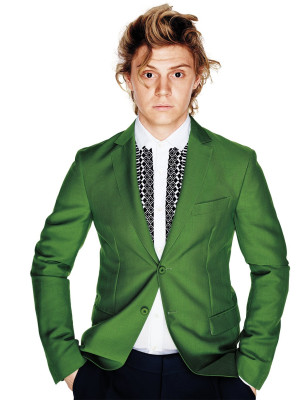 Evan Peters pic #737012