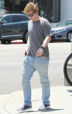 Evan Peters pic #734359