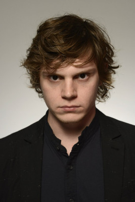 Evan Peters pic #742927