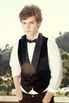 Evan Peters pic #742932
