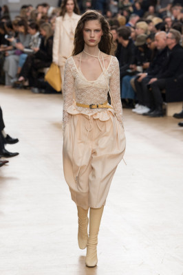 Nina Ricci Autumn/Winter 2017 Fashion Show in Paris