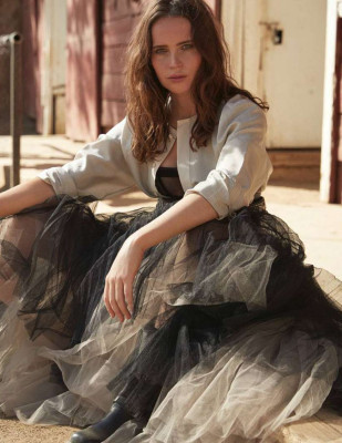 Felicity Jones – Madame Figaro December 2018