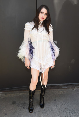 photo 17 in Frances Bean Cobain gallery [id1016800] 2017-11-30 00:00:00