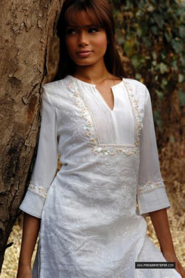 Freida Pinto pic #137304