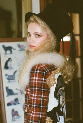 Freya Allan – Photoshoot for Schön! Magazine #37 November 201