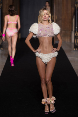 Frida Aasen - Etam Runway Show in Paris 10/04/2021