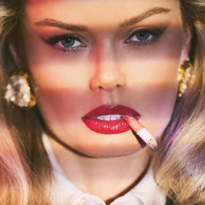 Frida Aasen for RETROFETE 2/2024