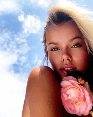 FRIDA AASEN – Facetime Photoshoot, 2020