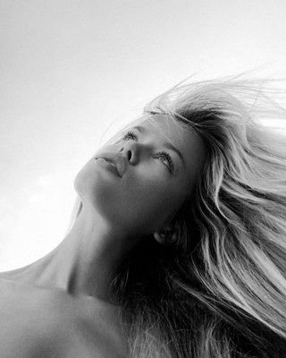 FRIDA AASEN – Facetime Photoshoot, 2020