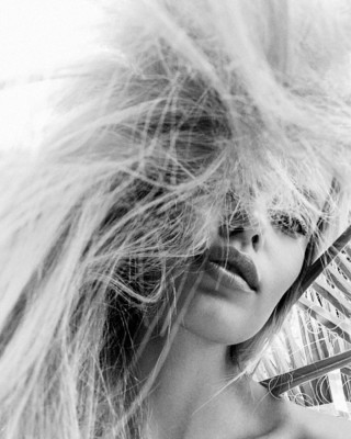 FRIDA AASEN – Facetime Photoshoot, 2020