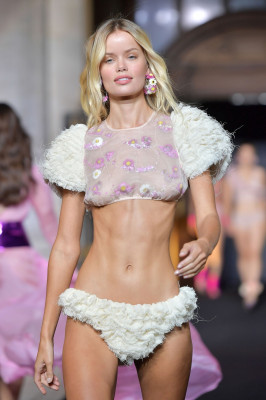 Frida Aasen - Etam Runway Show in Paris 10/04/2021