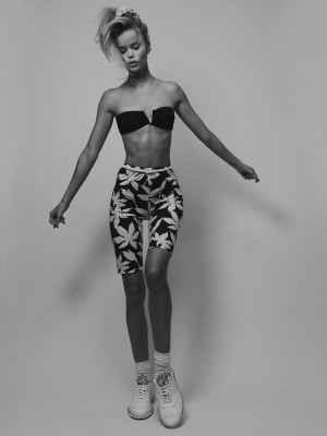 Frida Aasen by Cesar Balcazar for Esquire Mexico // May 2021