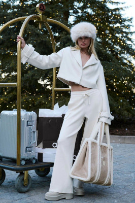 Frida Aasen for Alo Yoga
